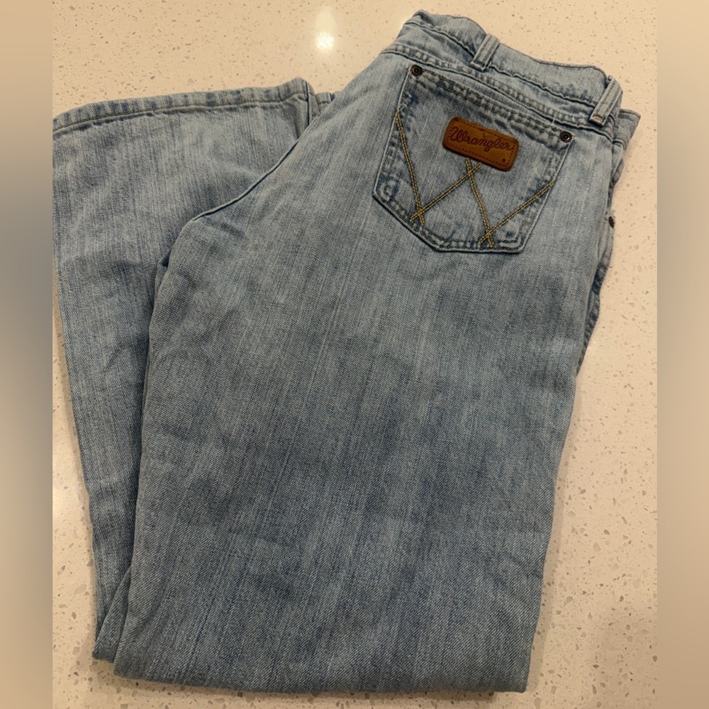 Wrangler Mens 34x30 Light Wash bootcut Jeans Classic Western Denim